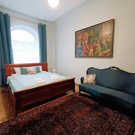 Unique Spacious Classic 3 Bedroom Midtown ! Billiard ! Apartment