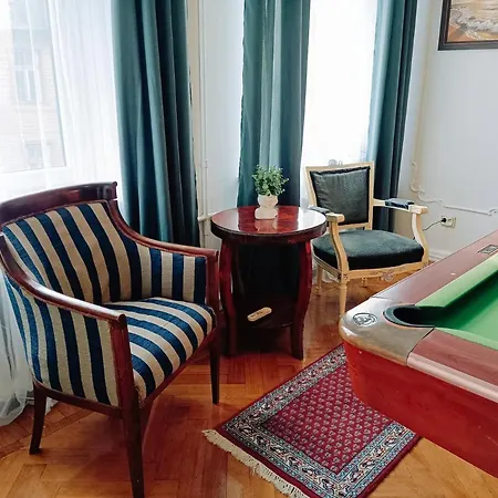 Unique Spacious Classic 3 Bedroom Midtown ! Billiard ! Apartment Riga