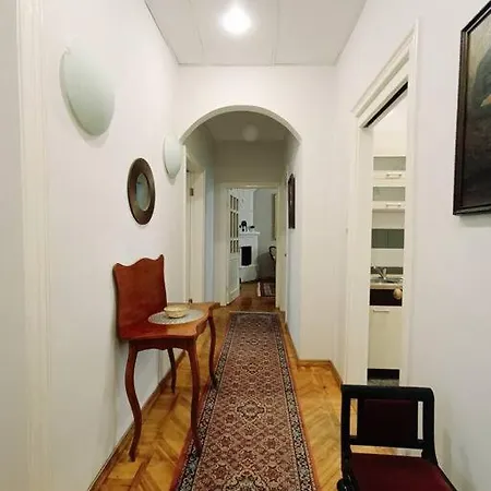 Apartment Unique Spacious Classic 3 Bedroom Midtown ! Billiard !