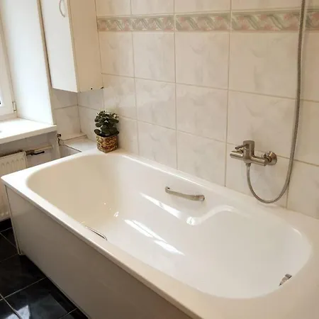 Unique Spacious Classic 3 Bedroom Midtown ! Billiard ! Apartment *