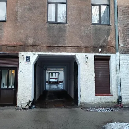 Unique Spacious Classic 3 Bedroom Midtown ! Billiard ! *
