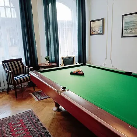 Apartment Unique Spacious Classic 3 Bedroom Midtown ! Billiard ! Riga