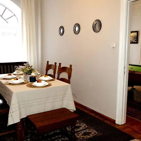 Unique Spacious Classic 3 Bedroom Midtown ! Billiard ! Apartment Riga