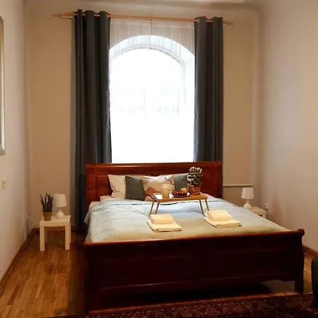 Unique Spacious Classic 3 Bedroom Midtown ! Billiard ! Apartment
