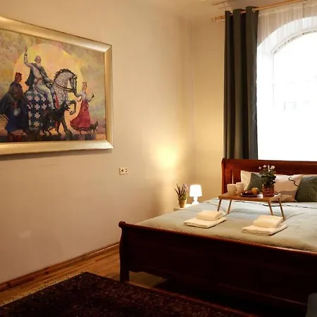 Unique Spacious Classic 3 Bedroom Midtown ! Billiard ! Apartment Riga
