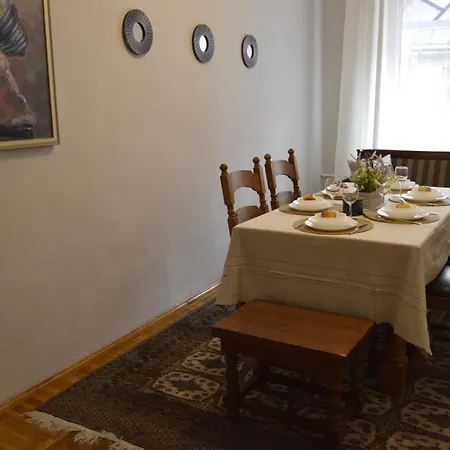Unique Spacious Classic 3 Bedroom Midtown ! Billiard ! * Riga