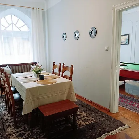 アパート Unique Spacious Classic 3 Bedroom Midtown ! Billiard ! *