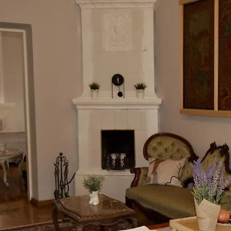 Апартаменты Unique Spacious Classic 3 Bedroom Midtown ! Billiard ! *