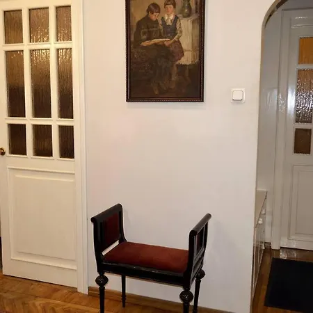 Апартаменты Unique Spacious Classic 3 Bedroom Midtown ! Billiard ! *