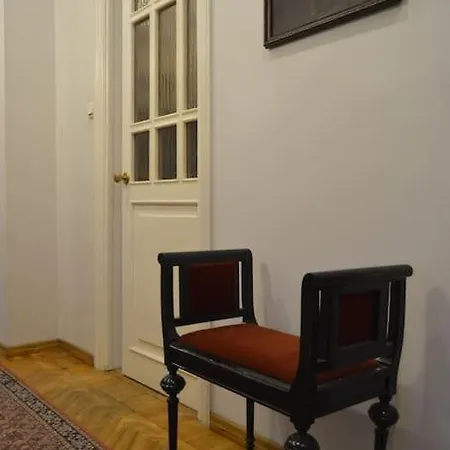 Unique Spacious Classic 3 Bedroom Midtown ! Billiard ! * Рига