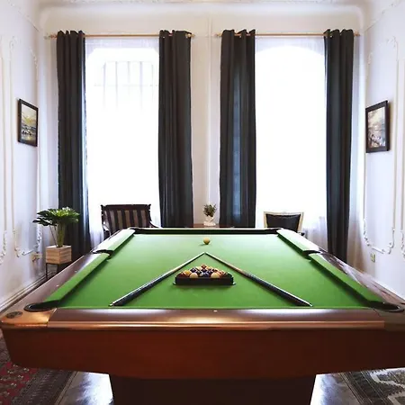 Unique Spacious Classic 3 Bedroom Midtown ! Billiard ! Рига