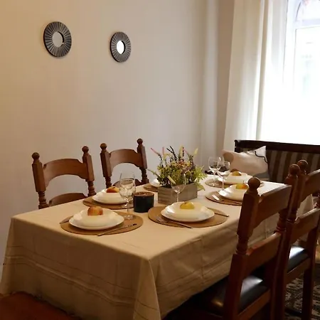 Апартаменты Unique Spacious Classic 3 Bedroom Midtown ! Billiard !