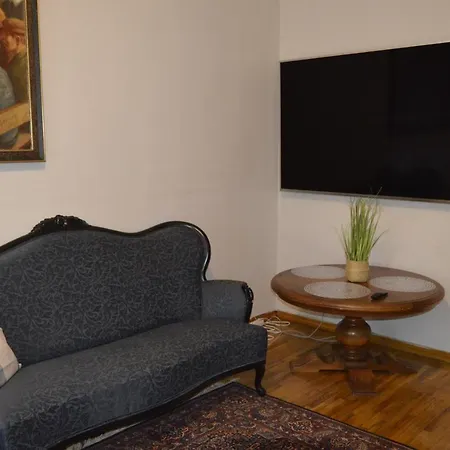 Unique Spacious Classic 3 Bedroom Midtown ! Billiard ! * Рига